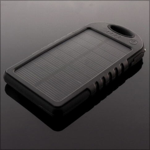 Czarny power bank solarny 5000 mAh PowerNeed