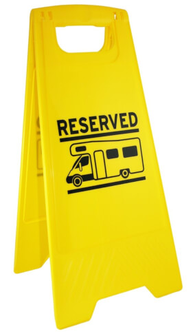 Znak sygnalizujący rezerwacja miejsca parkingowego